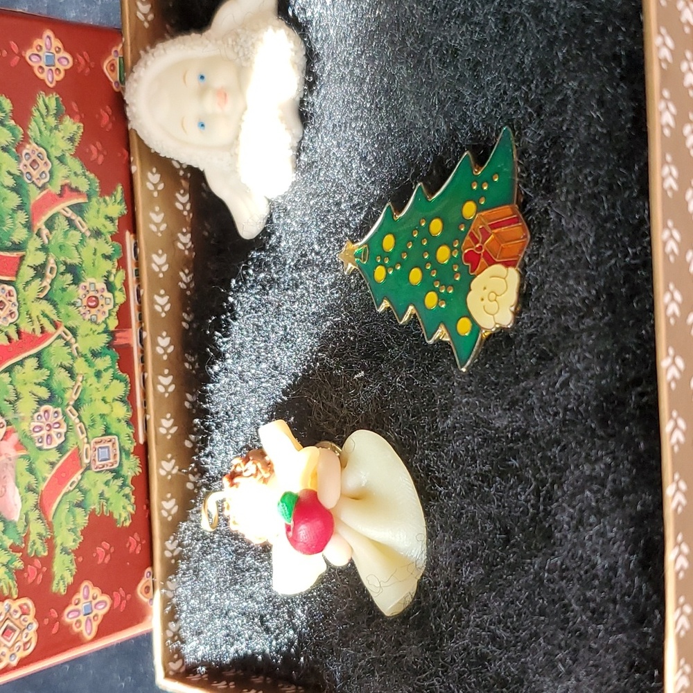 3 holiday pins